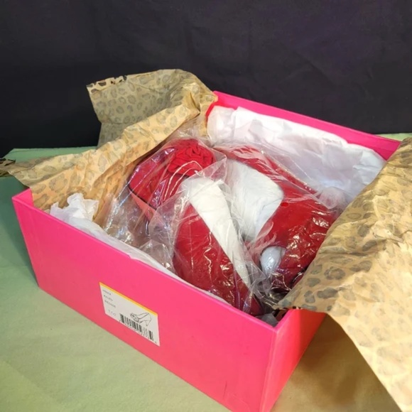 Betsey Johnson Kalen Redsde Pumps with flower detail - Picture 3 of 10